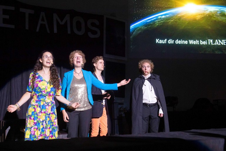 Zuletzt wurde Planetamos, das Physikshow-Musical der Universität Bonn, im Jahr 2022 aufgeführt.