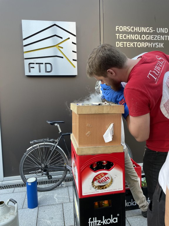 Chilled drinks in front of the research institut.